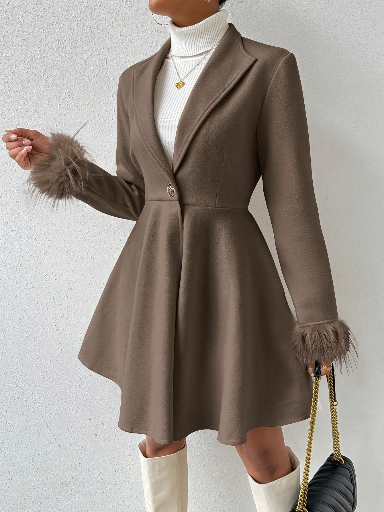 Stéphanie™ | Manteau évasé à poignets en fausse fourrure