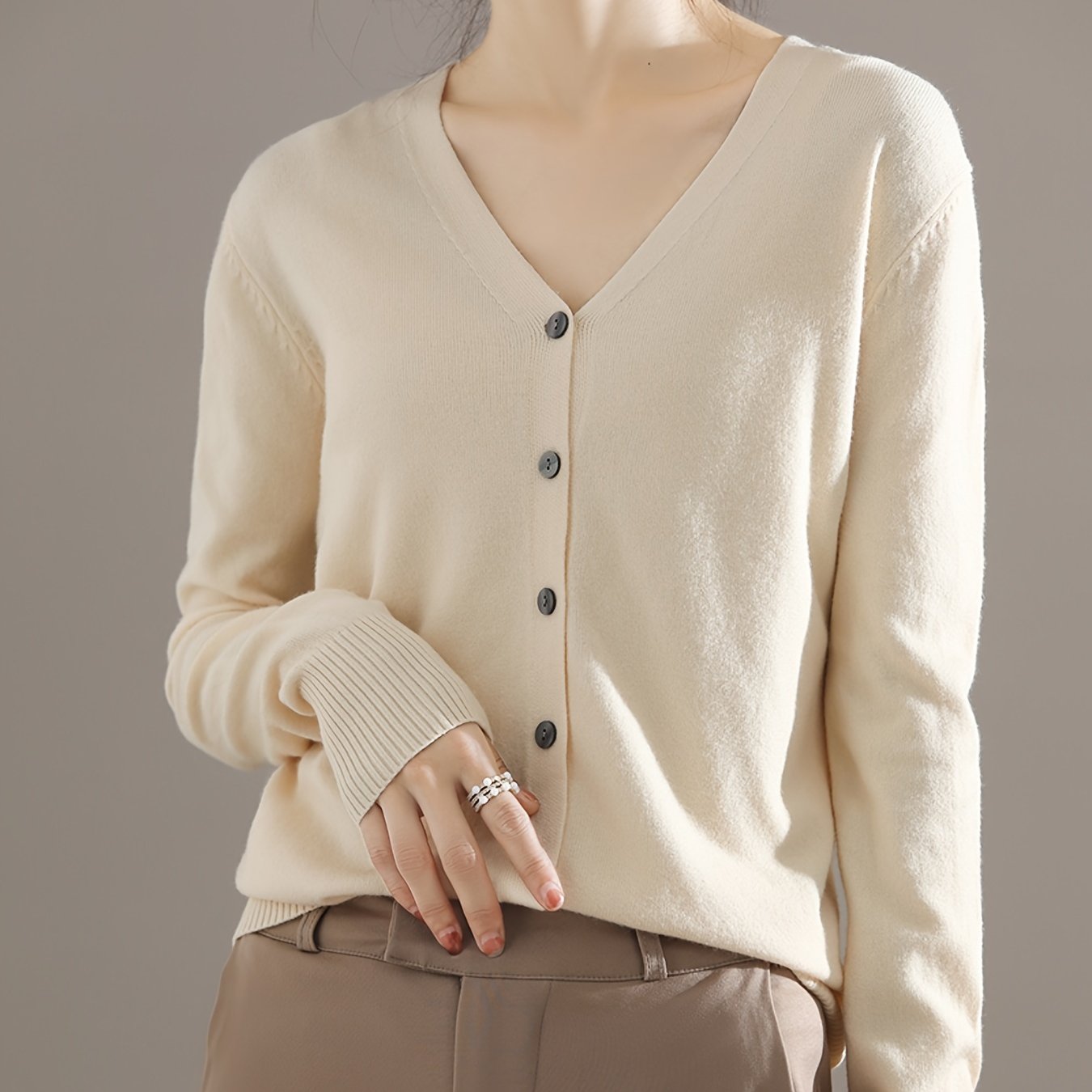 Solène™ | Cardigan Élégant à Col en V