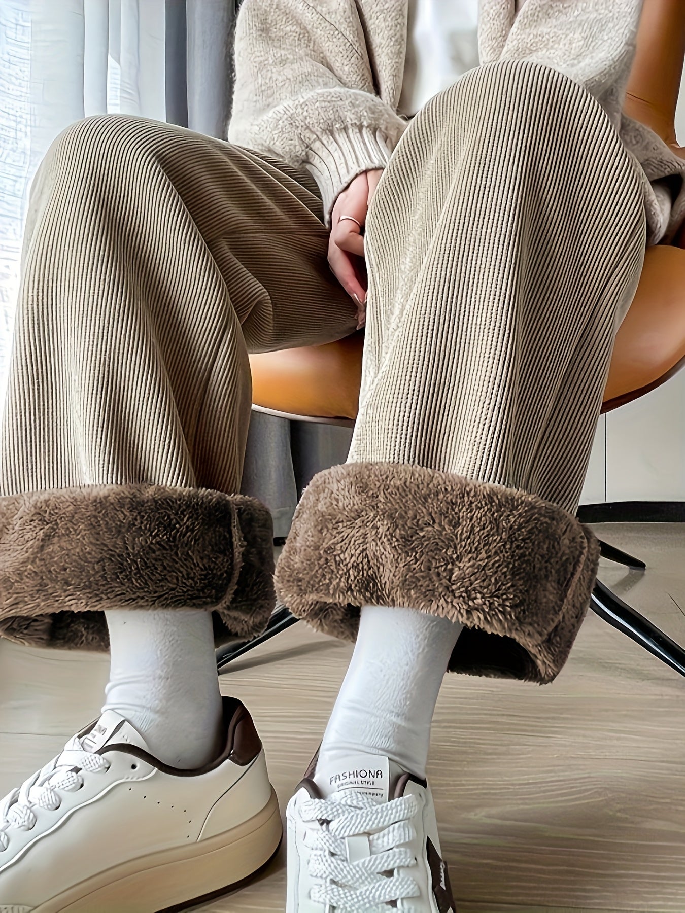 Cerelia™ | Pantalon large côtelé doublé polaire