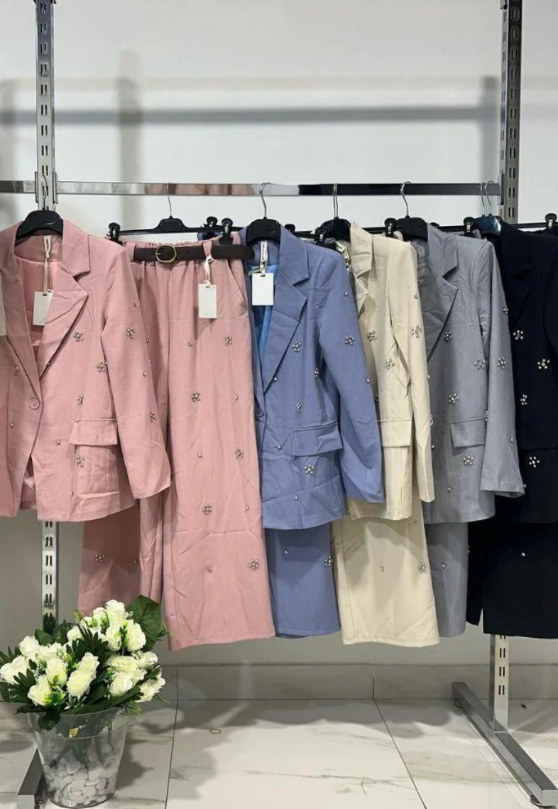 Farrah™ | Ensemble Élégant avec Détails en Pierres