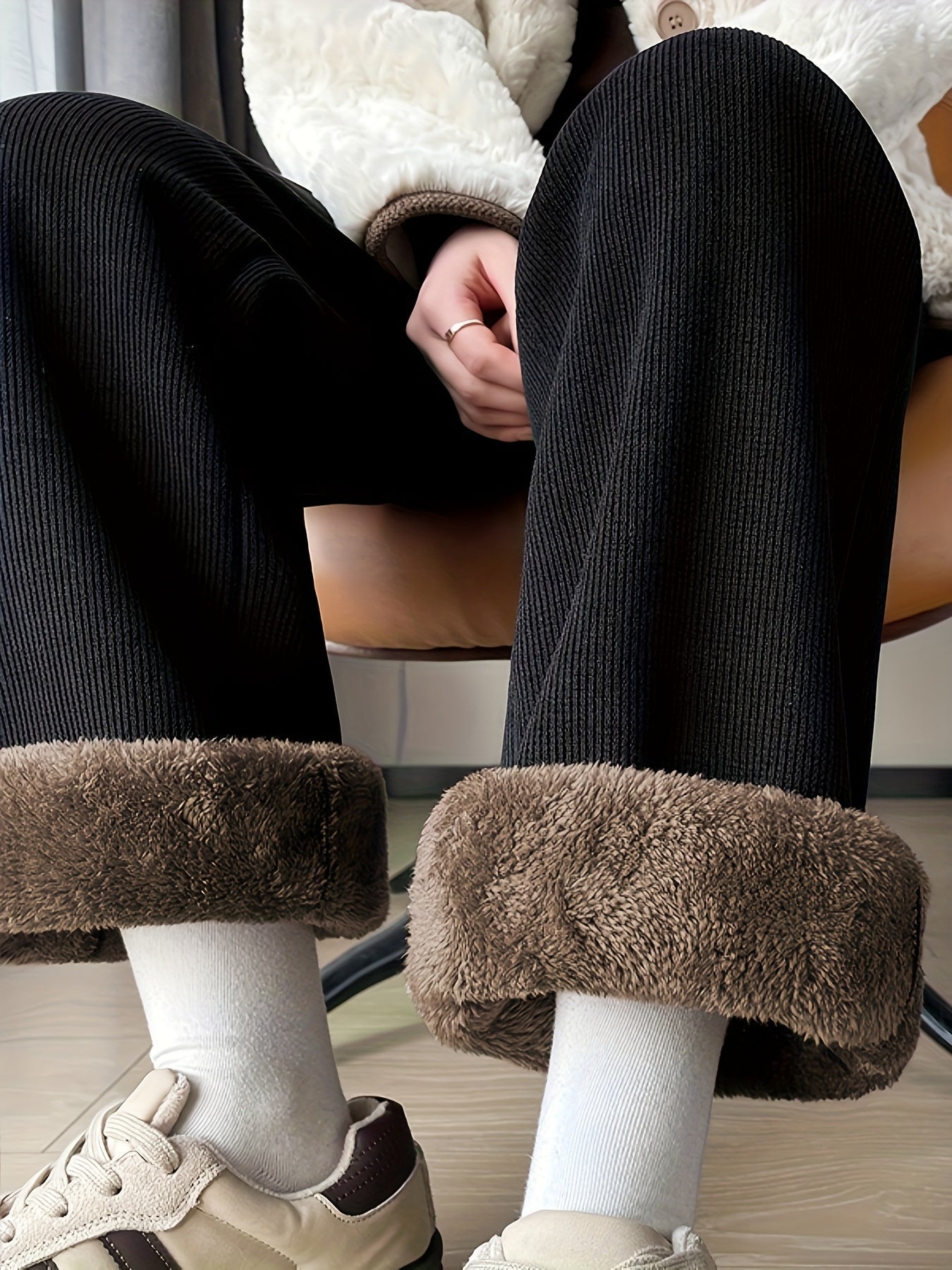 Cerelia™ | Pantalon large côtelé doublé polaire