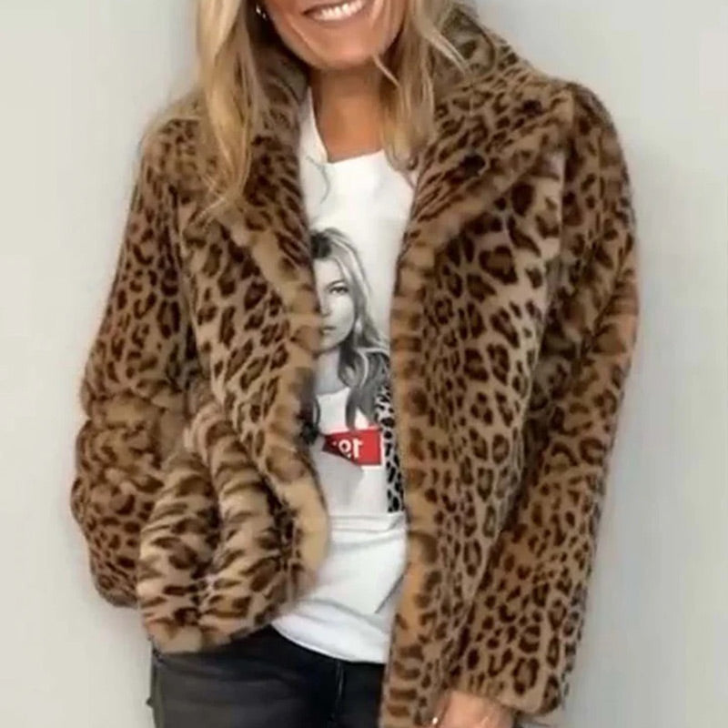 Lola™ | Veste Fluffy Courte à Imprimé Léopard