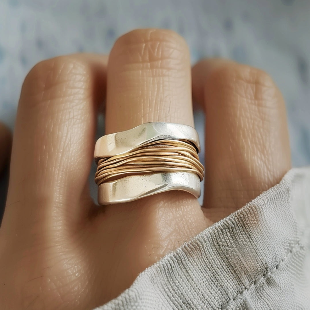 Léa™ | Bague Élégante en Fil d'Or Argenté