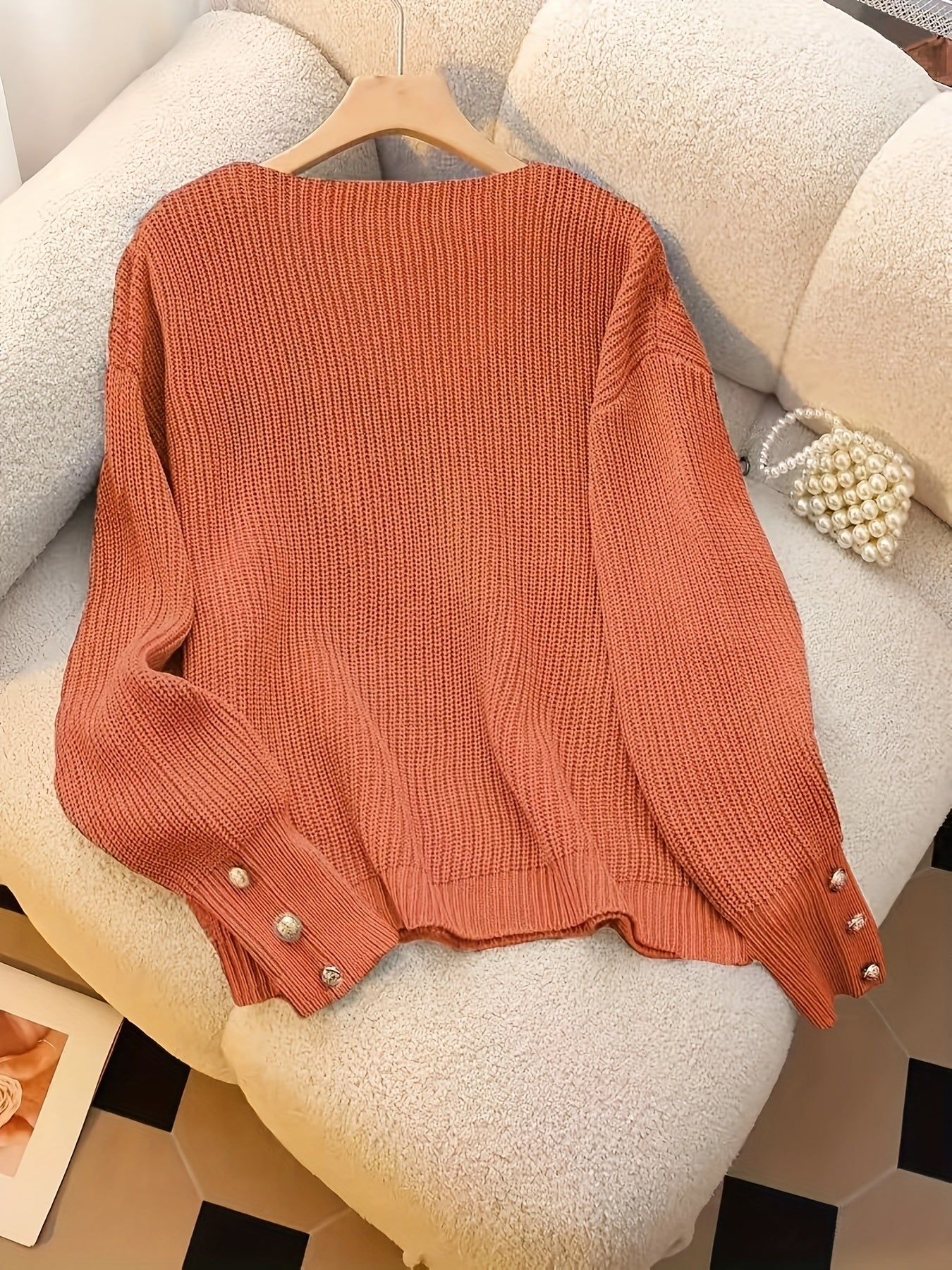 Vivian™ | Pull col V côtelé manches boutonnées