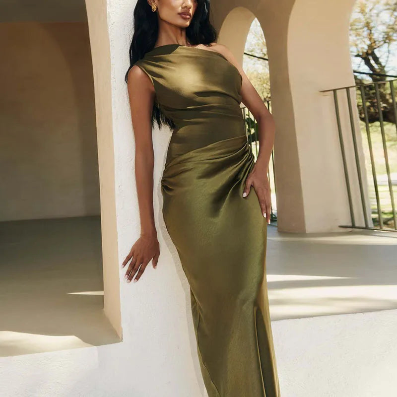 Kuri™ | Robe élégante à col oblique