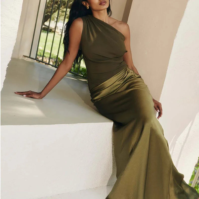Kuri™ | Robe élégante à col oblique