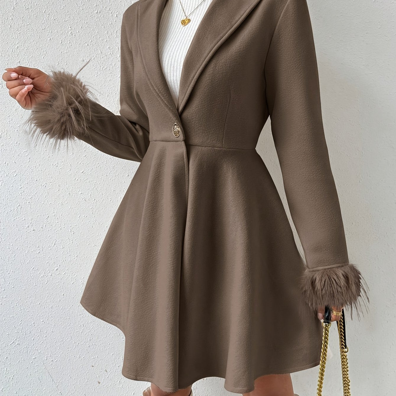 Stéphanie™ | Manteau évasé à poignets en fausse fourrure