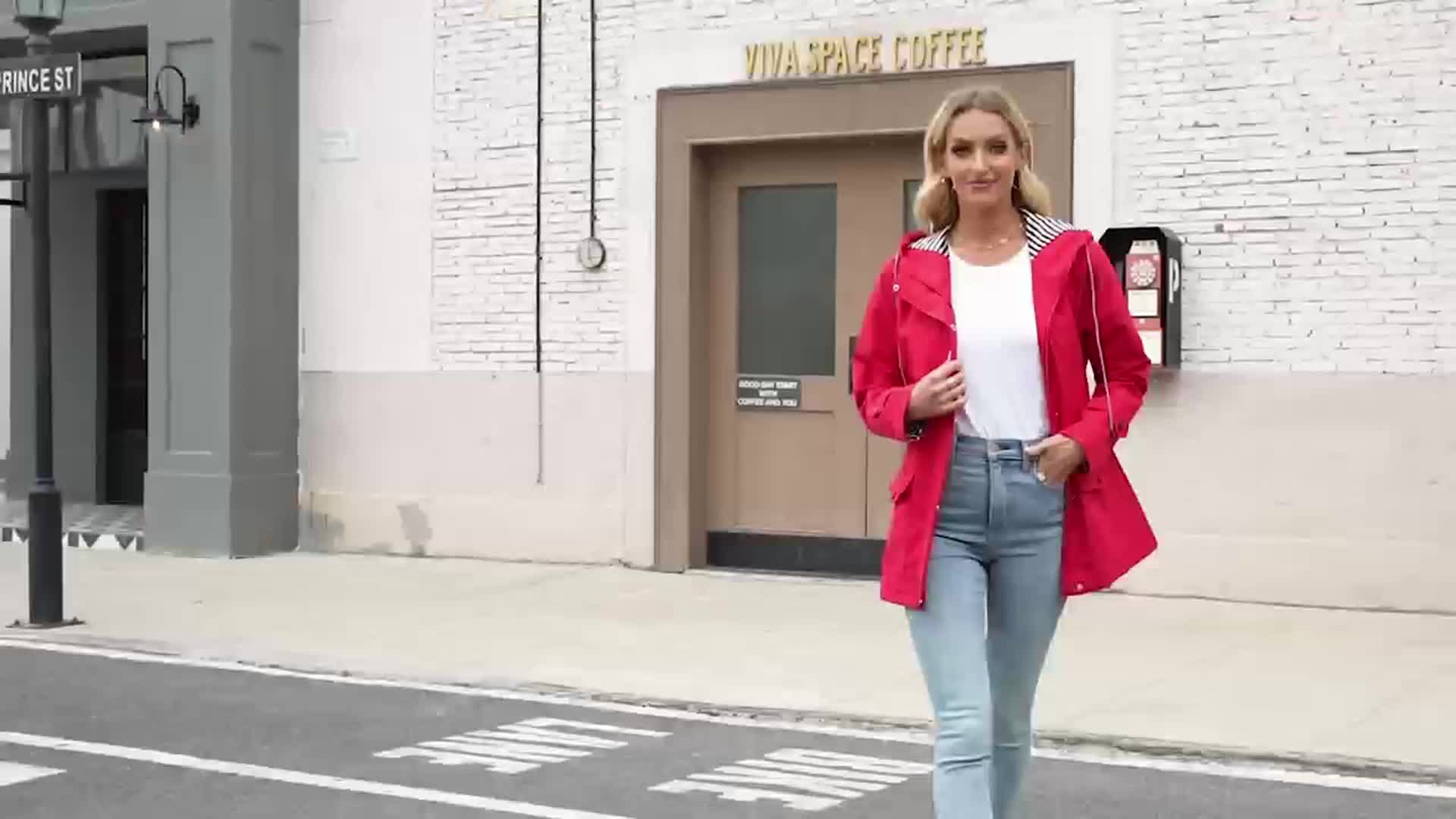 Zelda™ | Veste de pluie imperméable et légère à rayures avec capuche