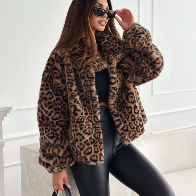 Lola™ | Veste Fluffy Courte à Imprimé Léopard